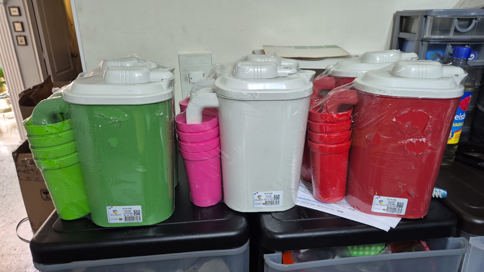 Jarra Plástica 2 Litros Con 4 Vasos Reutilizables Ideal Para Bebidas - Image 6